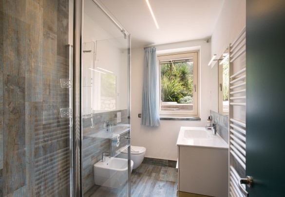 Bathroom with shower no.2 on the ground floor - Villa Claudia