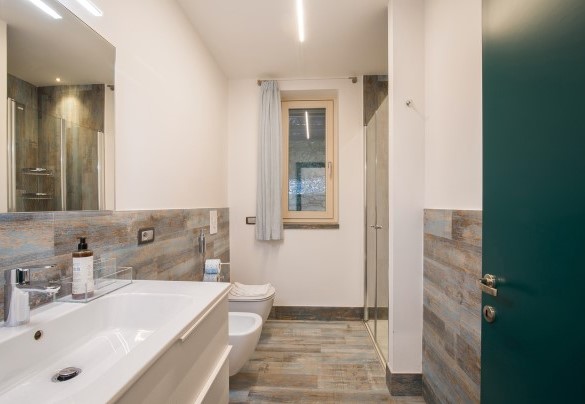 Bathroom with shower no.1 on the ground floor - Villa Claudia