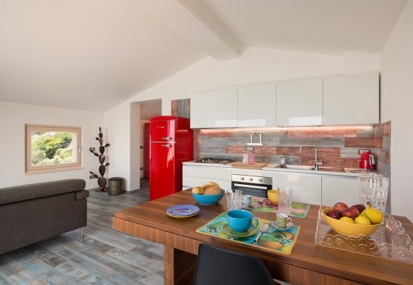 Second-floor kitchen with breakfast corner - Villa Claudia