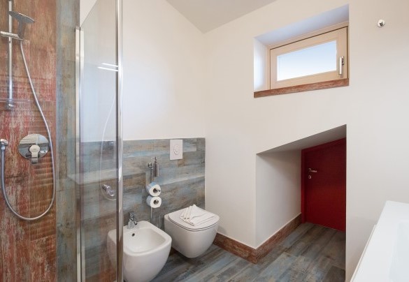 Bathroom with shower no.5 on the second floor - Villa Claudia