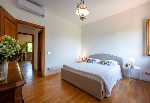 Double bedroom no.3 on the first floor - Villa Collegigliato