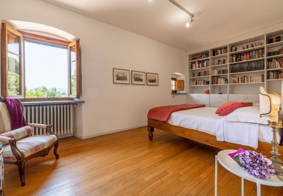 Double bedroom no.4 on the first floor - Villa Collegigliato