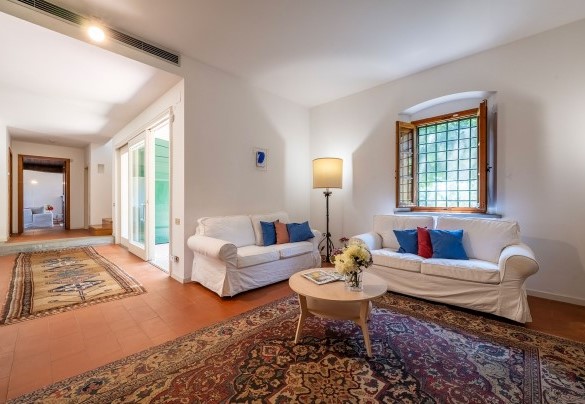 Corner of living room on the ground floor - Villa Collegigliato