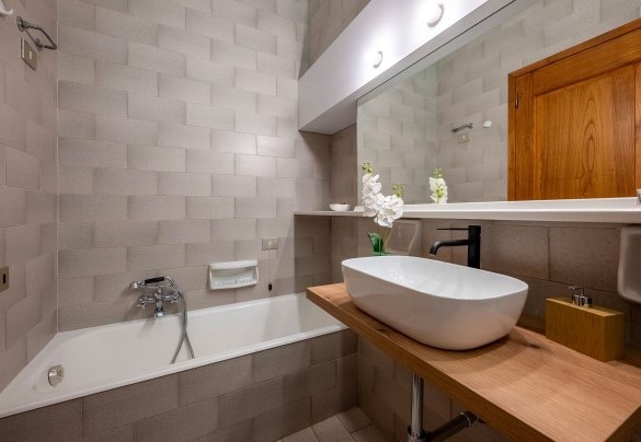 En suite bathroom with tub no.2 on the first floor - Villa Collegigliato  