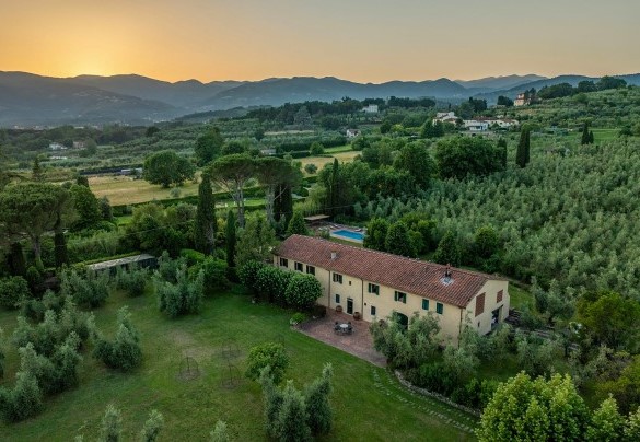 The villa is spread over two floors - Villa Collegigliato
