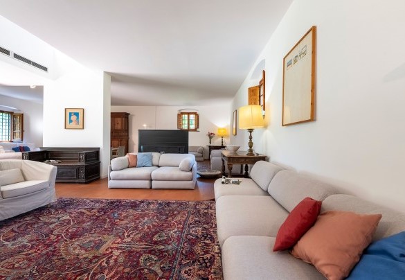 Living room on the ground floor - Villa Collegigliato