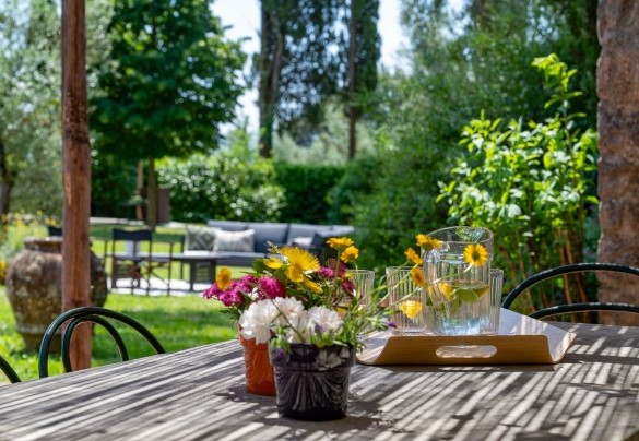 The table under the gazebo - Villa Collegigliato