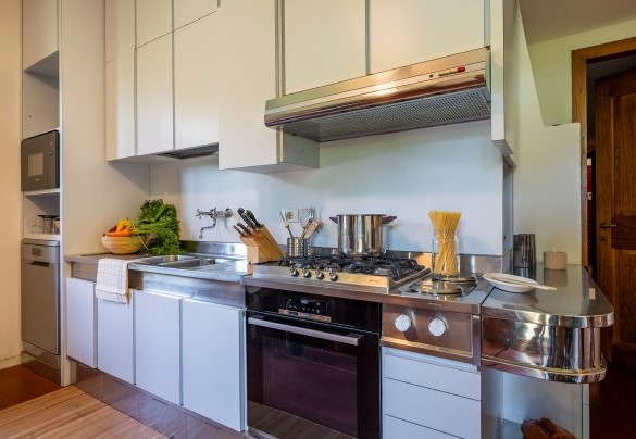Kitchen on the first floor - Villa Collegigliato