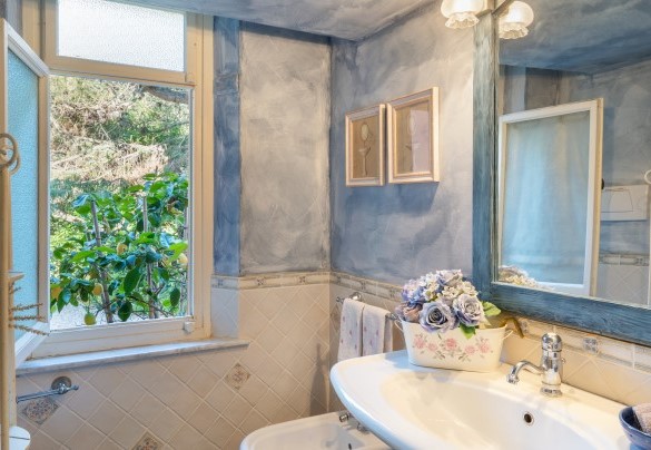 Bagno ospiti al piano terra – Villa Corallina 