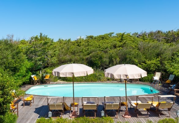 La piscina è dotata di nuoto controcorrente – Villa Corallina 