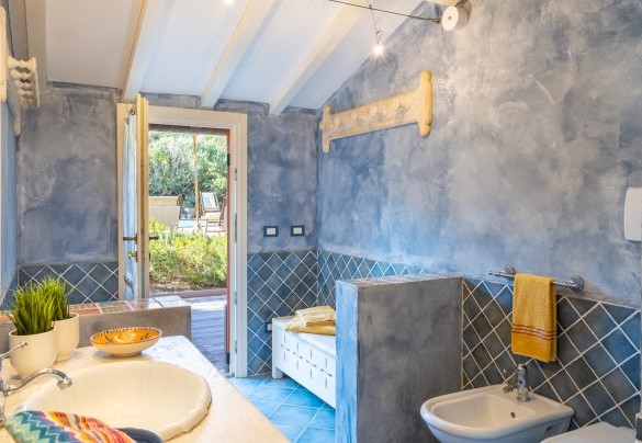 Bagno con doccia n.1 al piano terra – Villa Corallina 