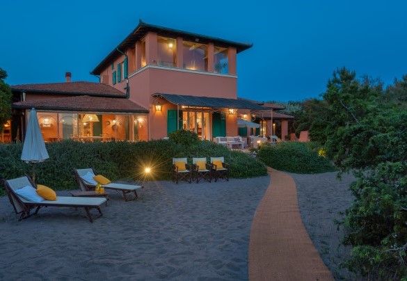 La proprietà nei bagliori del tramonto – Villa Corallina