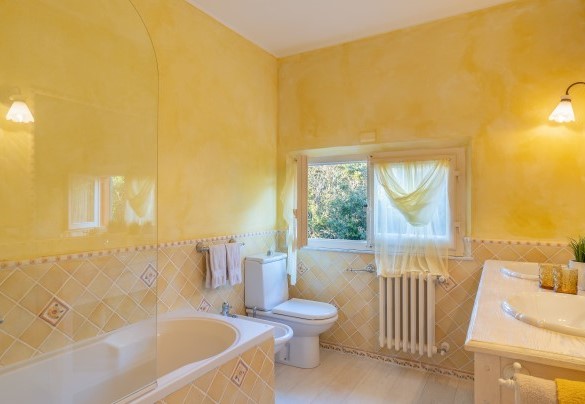 Bagno con vasca n.5 al primo piano – Villa Corallina 