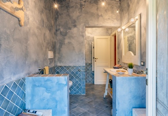 Bagno con doccia n.1 al piano terra – Villa Corallina 