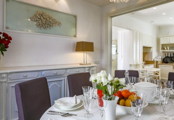 Elegante sala da pranzo al piano terra - Villa Corona 8
