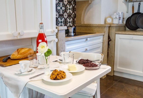 Cucina accessoriata al piano terra - Villa Corona 8