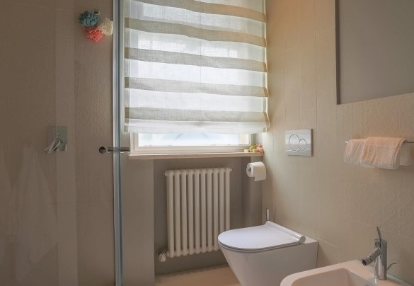 Bagno con doccia al primo piano - Villa Corona 8