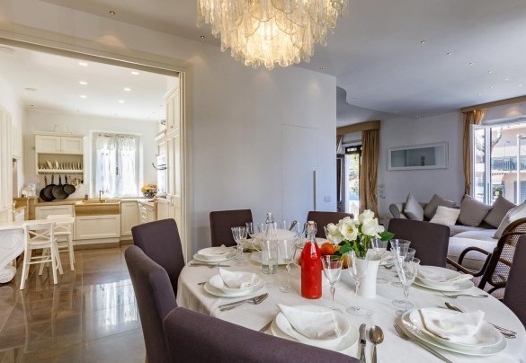 Zona giorno open space con salotto,sala da pranzo e cucina - Villa Corona 8