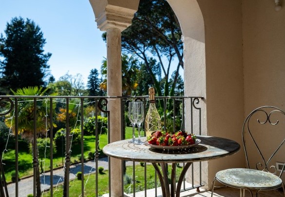 La loggia al primo piano vista giardino - Villa Corte Sant’Anna
