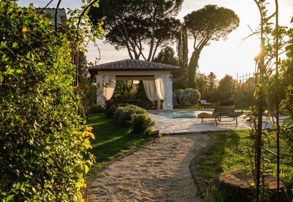 Il parco variegato dalle tante specie arboree - Villa Corte Sant’Anna