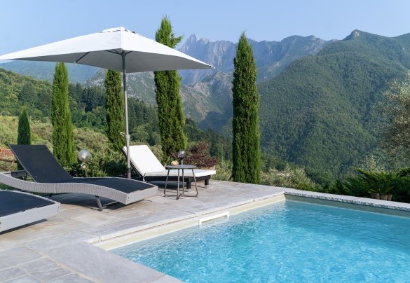  The swimming-pool has salt purification - Villa Costanza