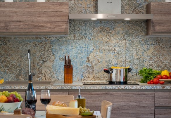Detail of the beautiful table in the kitchen - Villa Cristina