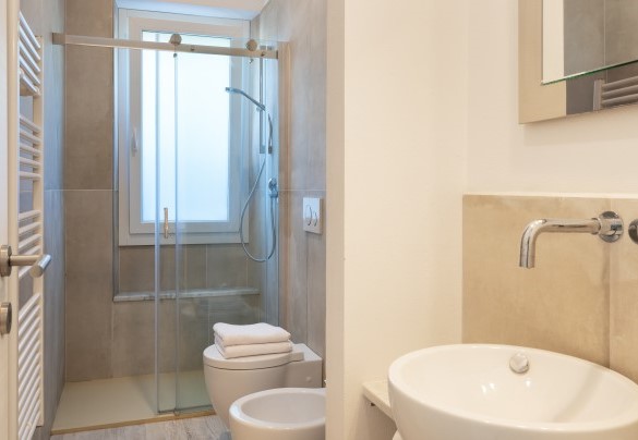 Bathroom with shower on the upper floor - Villa Cristina