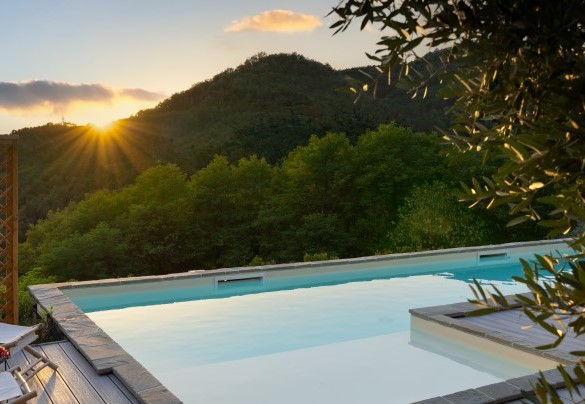 The panoramic swimming pool at sunset - Villa Cristina