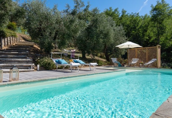 The swimming pool located just a few metres from the house in a lateral position - Villa Cristina 