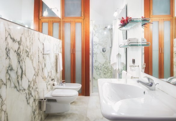Bathroom with shower n.1 on ground floor – Villa Croci 