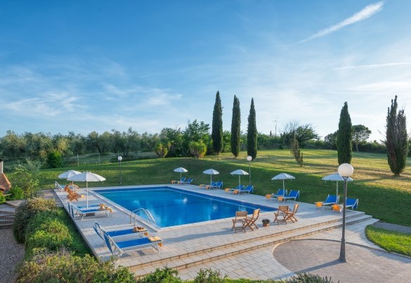 The entrance to the pool is via metal ladder and large steps – Villa Croci