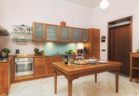 The equipped and kitchen on the ground floor – Villa Croci