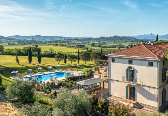 The pool is lined with light blue tiles that blend well with the surrounding garden – Villa Croci
