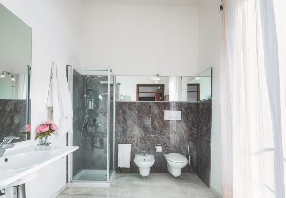 Bathroom with shower n.2, en-suite at the bedroom n.2 – Villa Croci 26