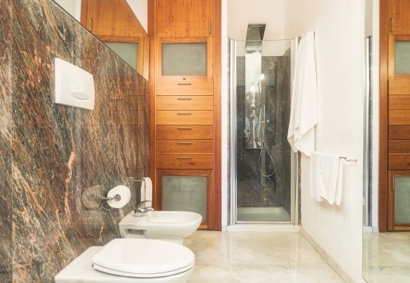 Bathroom with shower n.6 on the first floor, next to bedrooms n.6 and n.8 – Villa Croci 