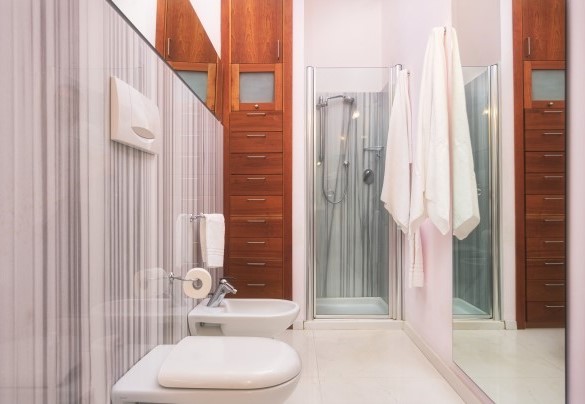 Bathroom with shower n.5 on the first floor, en-suite at the bedroom n.5 – Villa Croci 
