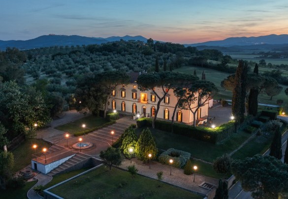 The park completely illuminated - Villa Croci