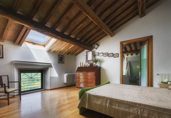 Double bedroom n.12 on the second floor with en-suite bathroom – Villa Croci 
