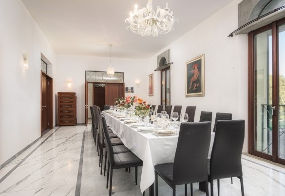 The dining room with living and tv – Villa Croci 