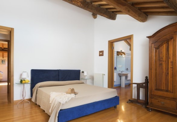 Double bedroom n.14 on the second floor with en-suite bathroom – Villa Croci 