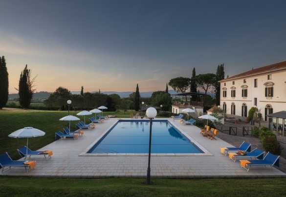 The pool at a romantic sunset - Villa Croci