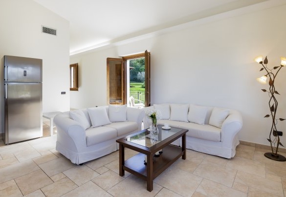 Il living, al primo piano nell'annesso, con uscita diretta - Villa Cusano