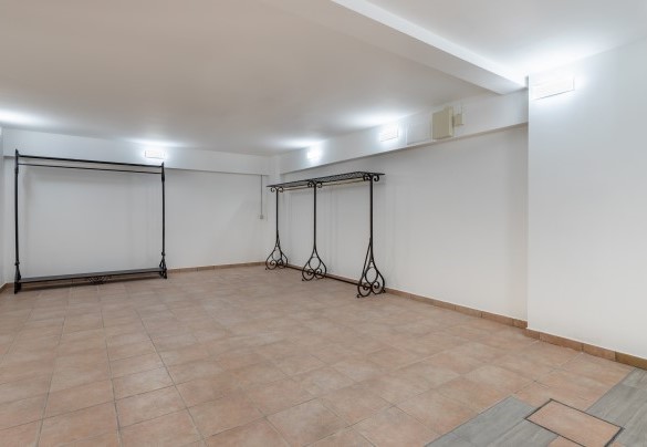 Lo spogliatoio al piano terra nell'annesso - Villa Cusano