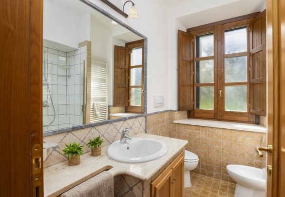 Il bagno en suite con doccia n.1 al piano terra - Villa Cusano