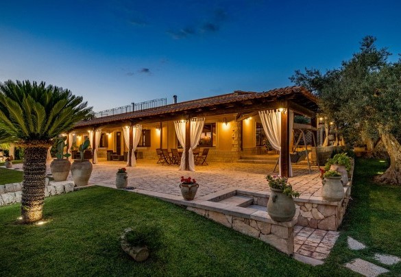 Illuminazione notturna del porticato - Villa Cutrera