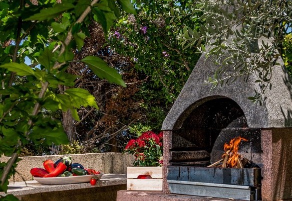 Il barbecue fisso è posizionato all’esterno - Villa Cutrera