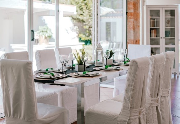 The living area allows guests to spend pleasant moments in absolute relaxation dividing themselves between the kitchen area and the living room - Villa D'Aquino