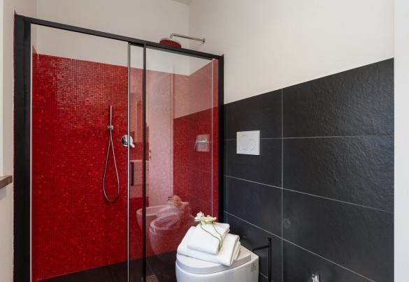 Il bagno con doccia n. 2 al primo piano – Villa Dada