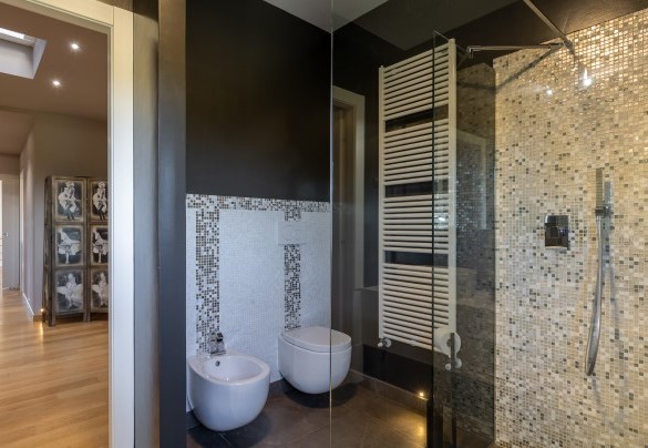 Il bagno con doccia n. 3 al primo piano – Villa Dada