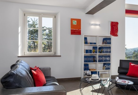 La zona open space con zona living e sala da pranzo – Villa Dada